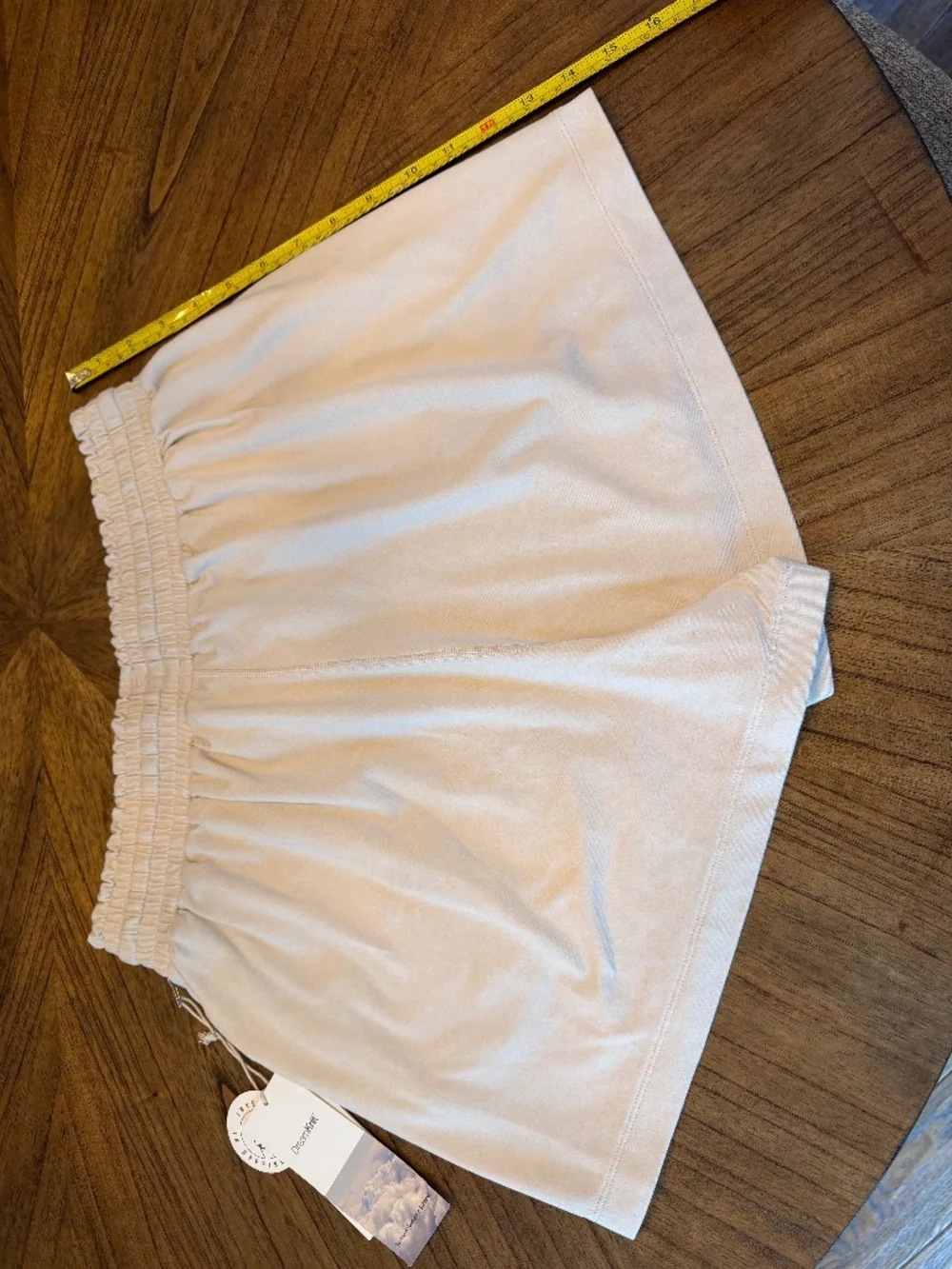 Vuori Halo Boxy Short Milkweed Heather Cream Medium